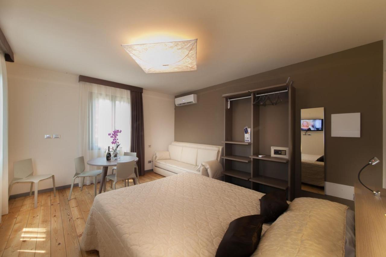 International Rooms & Apartments 시르미오네 외부 사진