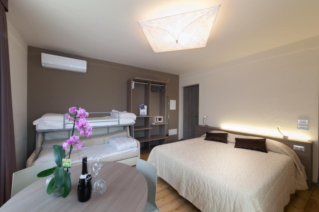 International Rooms & Apartments 시르미오네 외부 사진