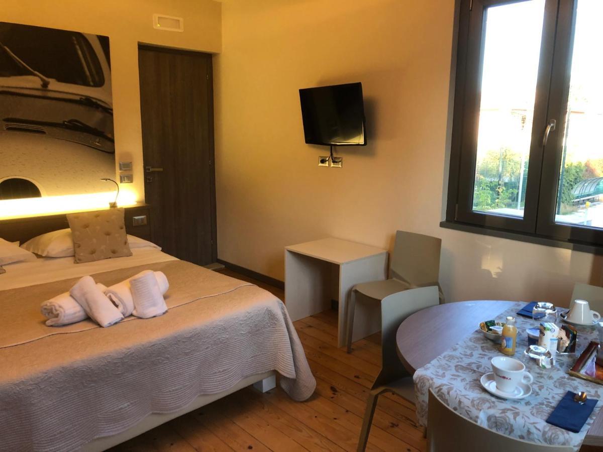 International Rooms & Apartments 시르미오네 외부 사진