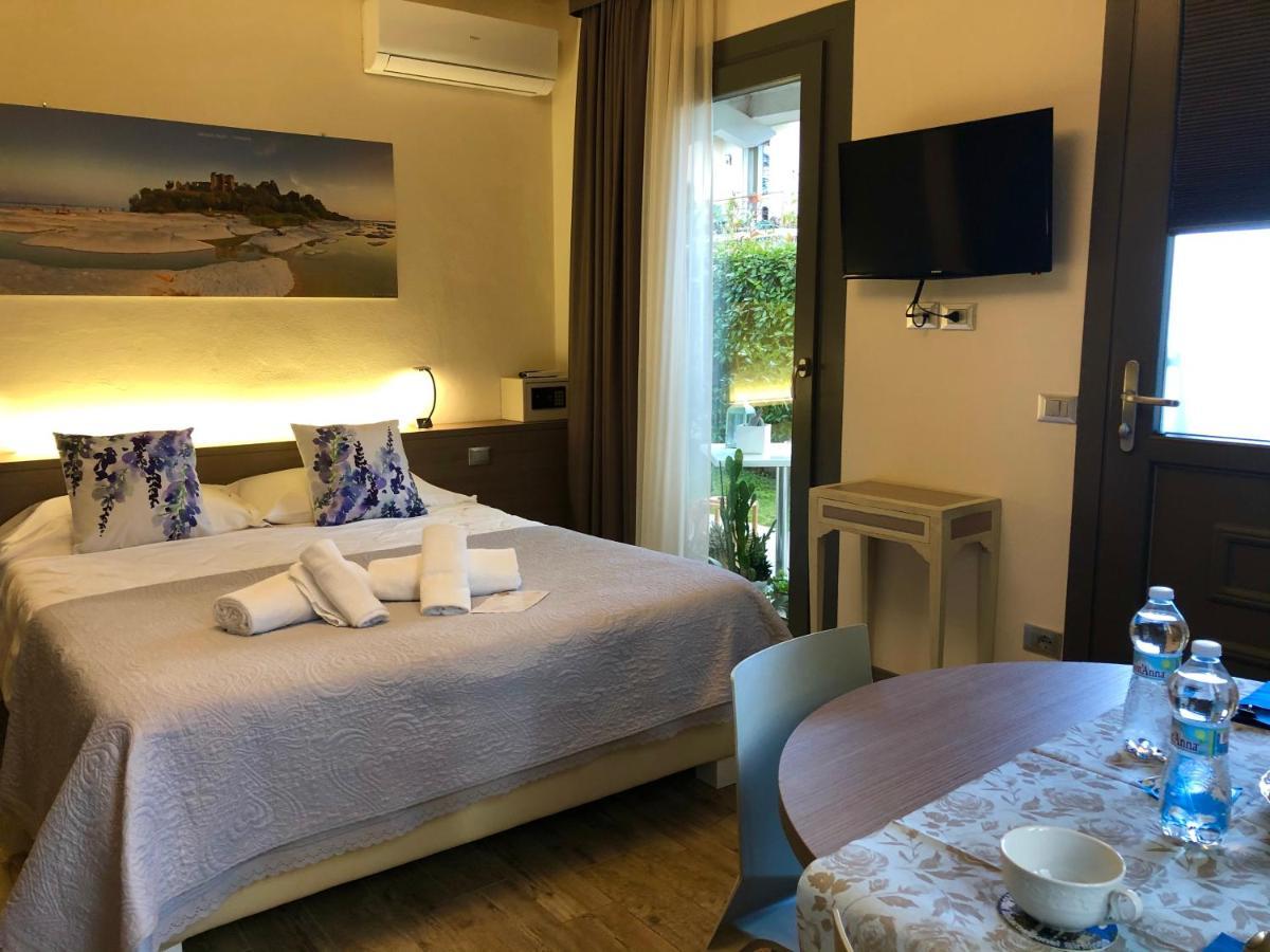 International Rooms & Apartments 시르미오네 외부 사진